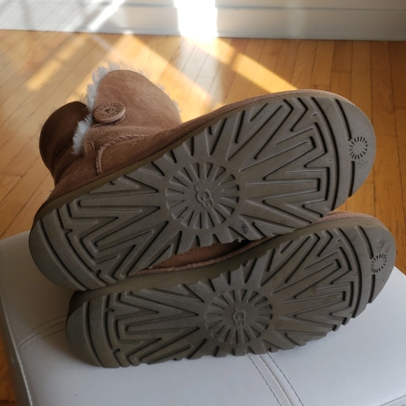 Ugg Bailey Button Boots - Picture 5 of 7